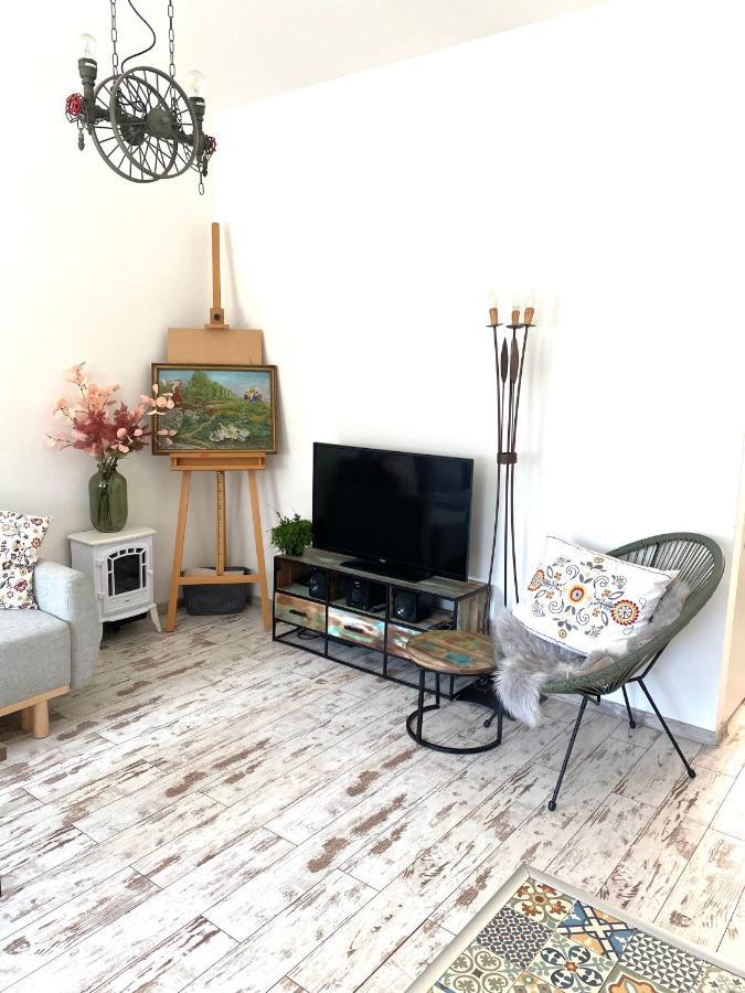 Residence Park Lovely Apartman With Private Parking Kysucke Nove Mesto Экстерьер фото